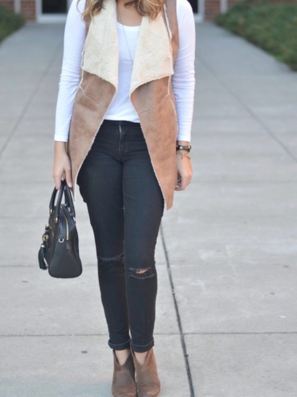 Knox Rose Black Skinny Jeans with Subtle Knee Distress
